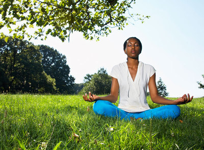 meditating-black-woman